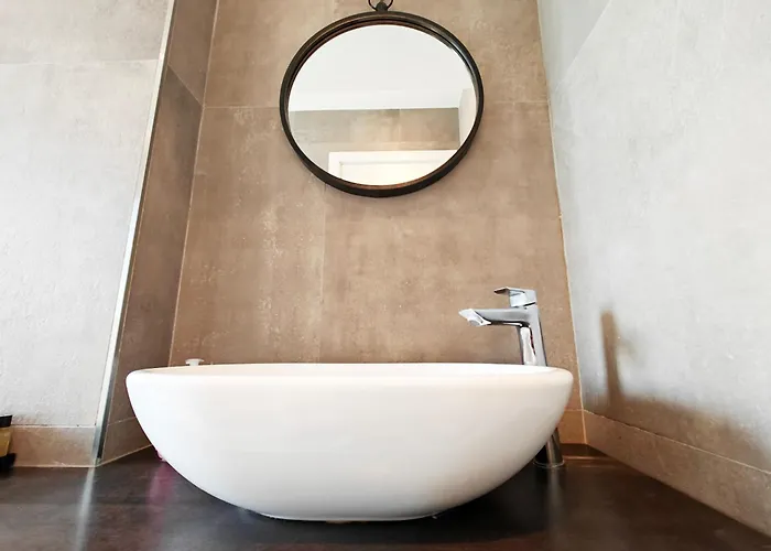 The Valley 6 With Parking On Premises 게스트하우스 4*