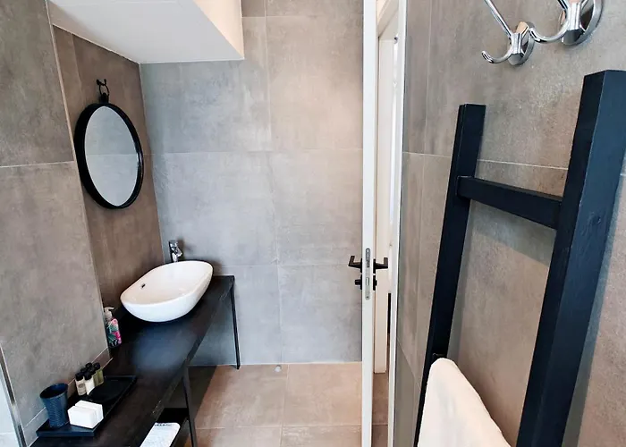 The Valley 6 With Parking On Premises 4*