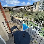 ゲストハウス The Valley 6 With Parking On Premises